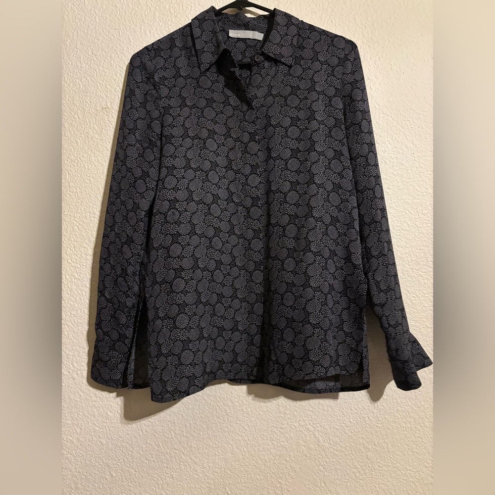 Vince Covered Placket Print Silk Shirt in Black Shark Gray Blouse - Picture 3 of 12